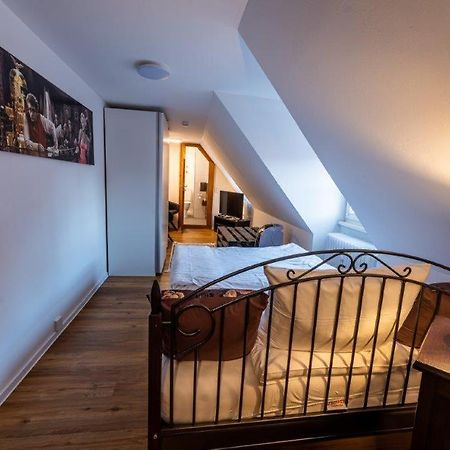 Restaurant Dicker Mann Hotel Zum Blauen Krebs Regensburg Exteriör bild
