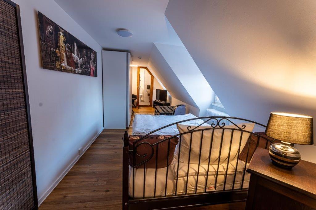 Restaurant Dicker Mann Hotel Zum Blauen Krebs Regensburg Exteriör bild